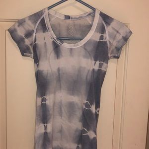 Lululemon Tshirt - Size 4